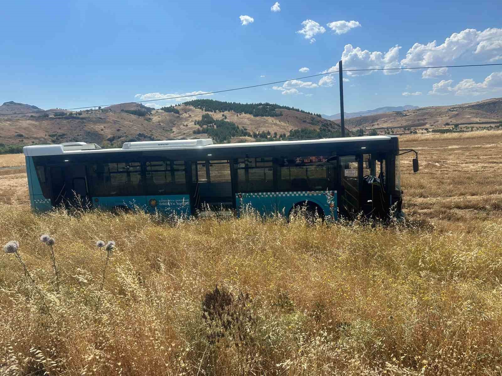 Çarpışmaktan kaçtılar kazadan kaçamadılar: 2 yaralı