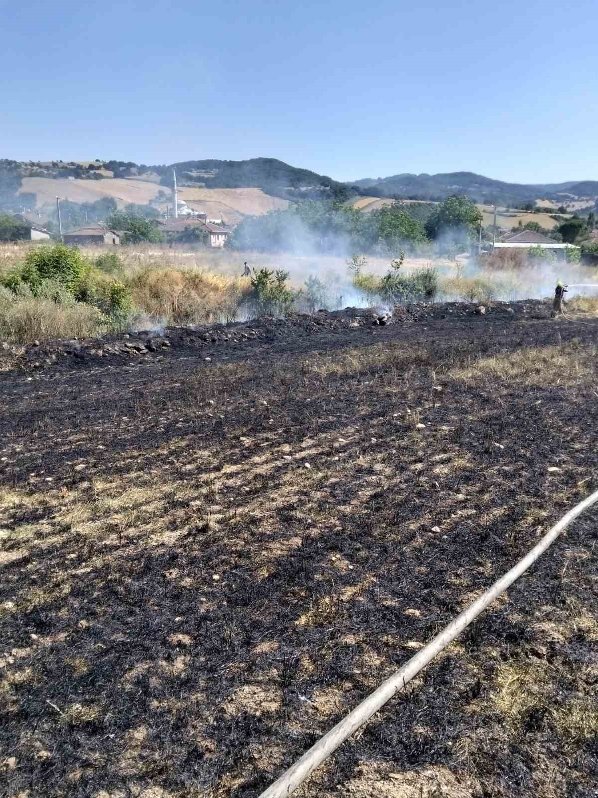 Gönen’de iki farklı bölgedeki arazi yangınları söndürüldü