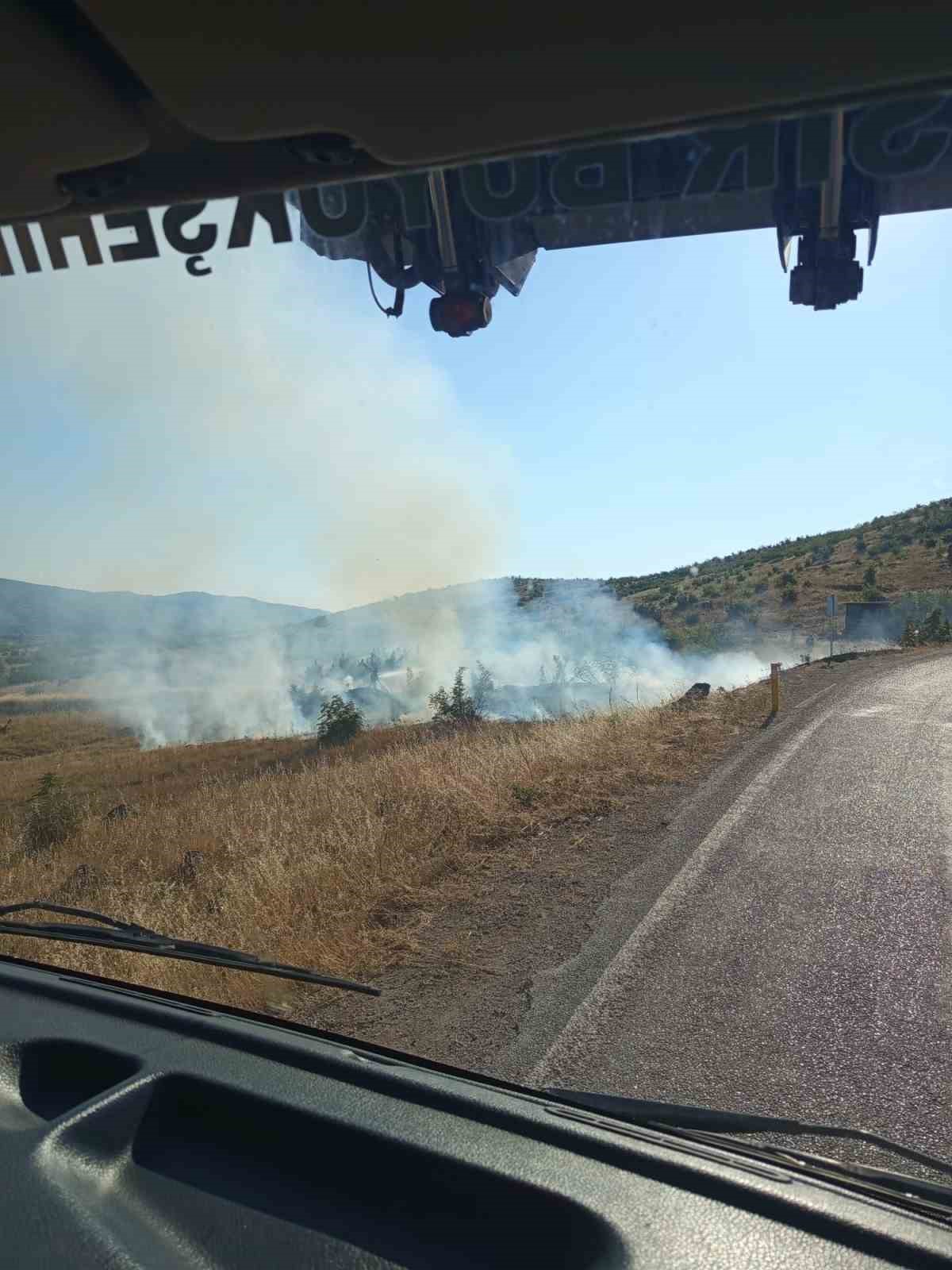 Gönen’de iki farklı bölgedeki arazi yangınları söndürüldü