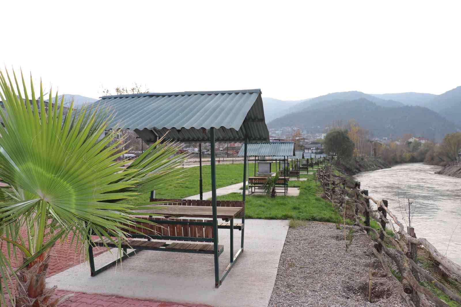 Sakarya Nehri kıyısı daha güvenli hale getirildi