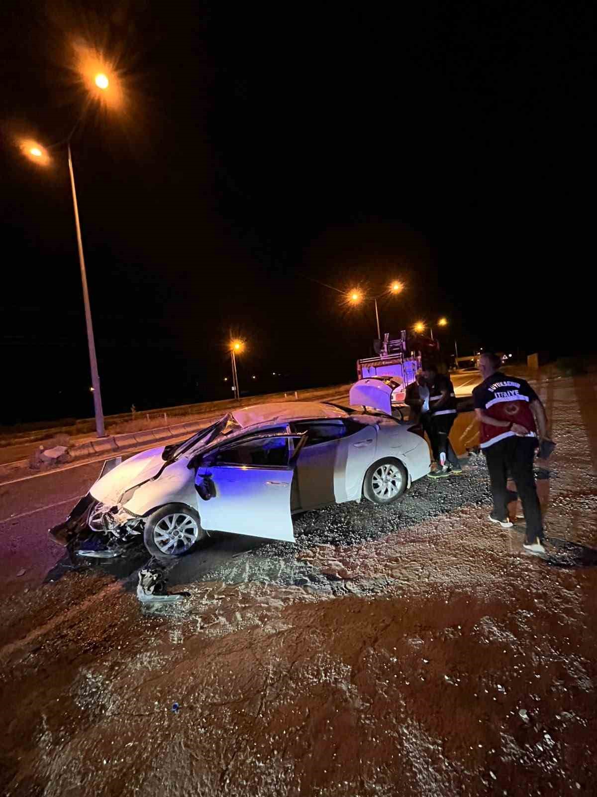 Van’da kaza yapan otomobilin bagajından çok sayıda bira kutusu çıktı