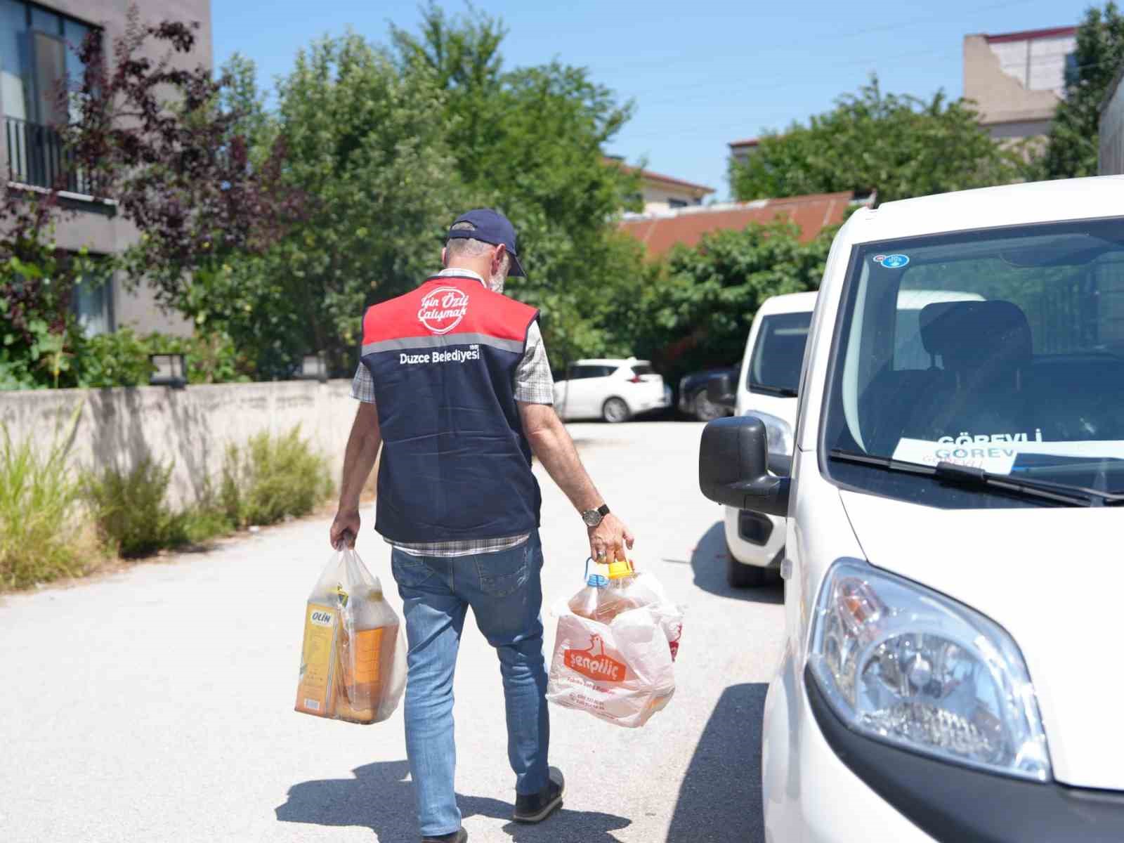 Düzce’de atık yağ kampanyasına katılanlara sıvı yağ hediyesi