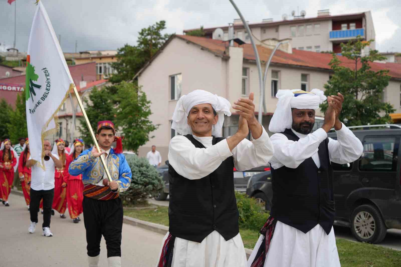 Dede Korkut Şölenleri’nde halk dansları ve müzik gösterileri ilgi gördü