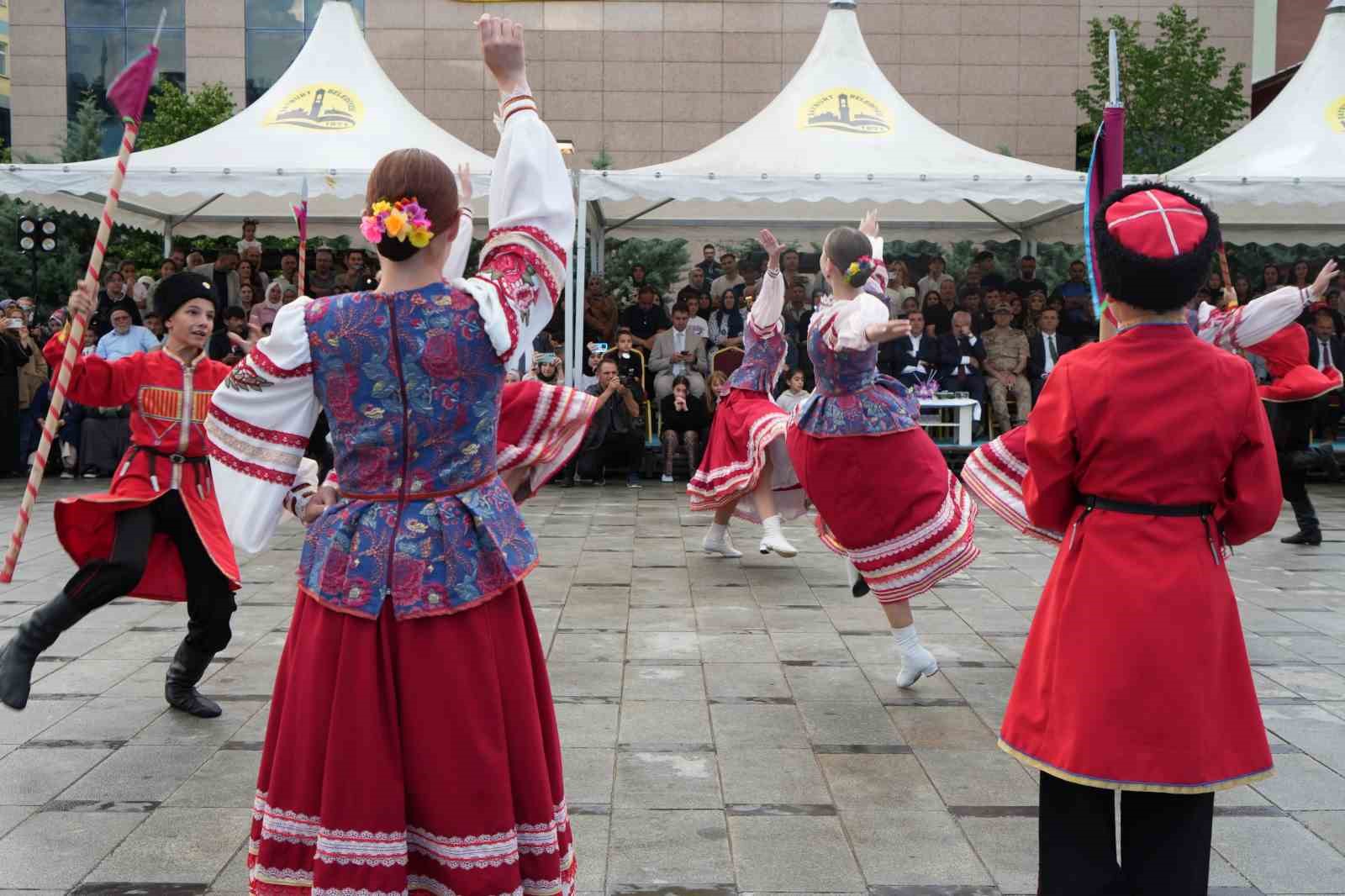 Dede Korkut Şölenleri’nde halk dansları ve müzik gösterileri ilgi gördü