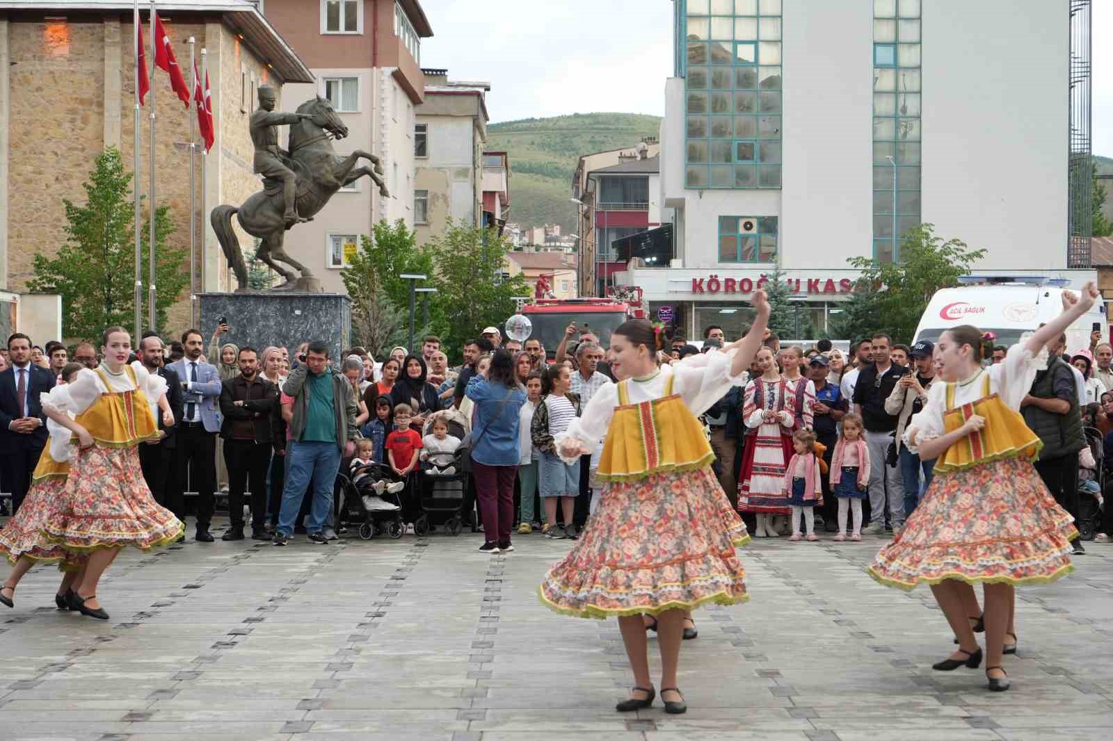 Dede Korkut Şölenleri’nde halk dansları ve müzik gösterileri ilgi gördü