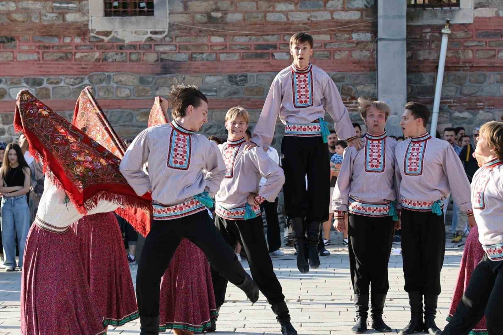 Halk dansları rüzgarı Bursa’nın dört bir yanını sardı