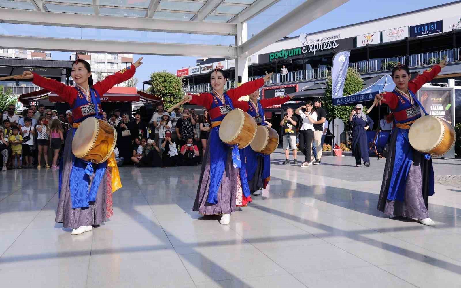 Halk dansları rüzgarı Bursa’nın dört bir yanını sardı