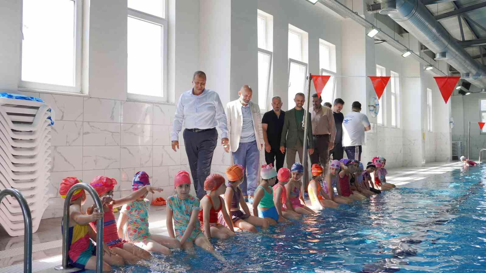 İznik Belediyesi yaz yüzme kursları 506 öğrenciyle başladı