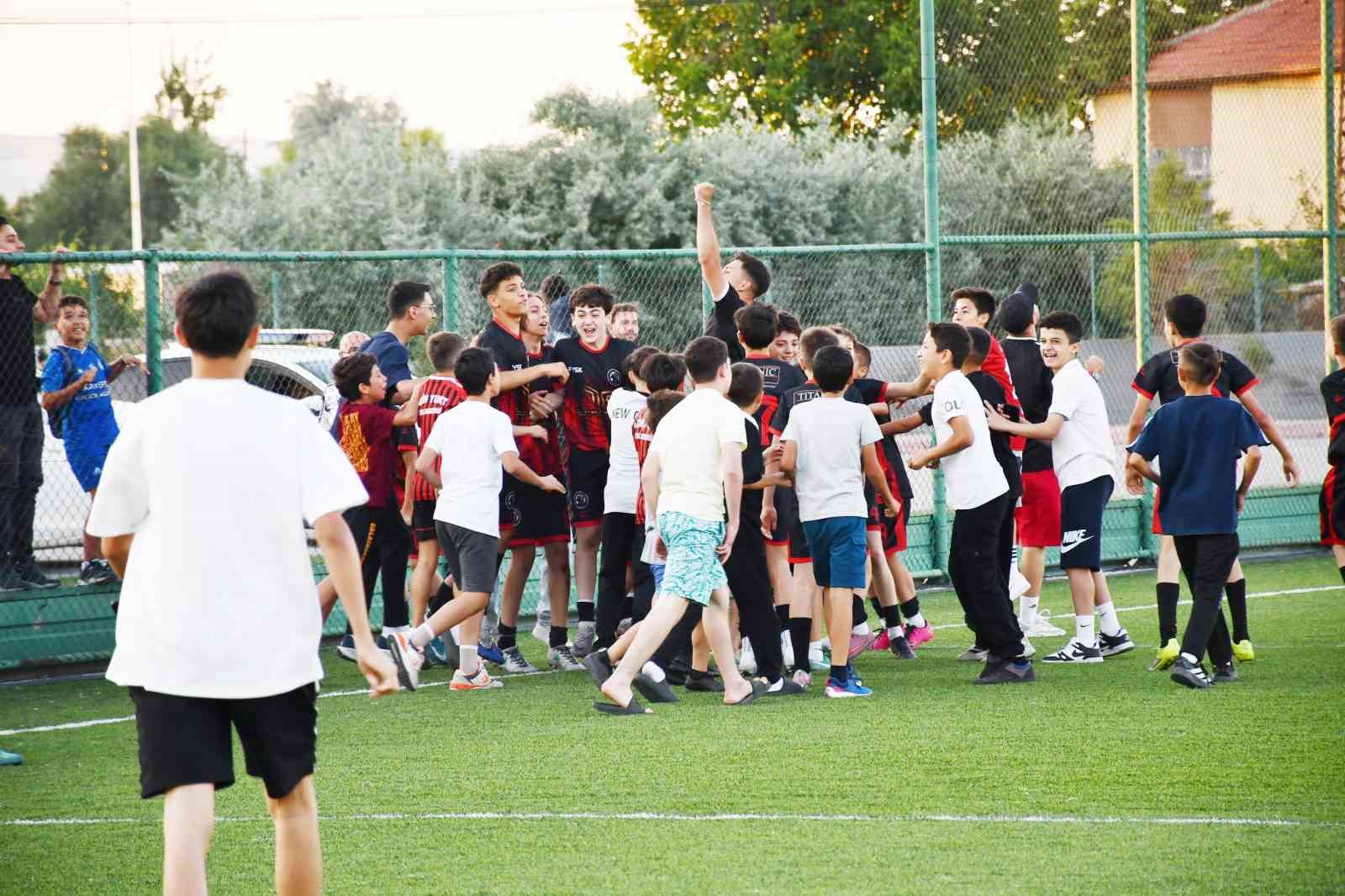 U13 Liginde şampiyon Fatih Yurt SK oldu