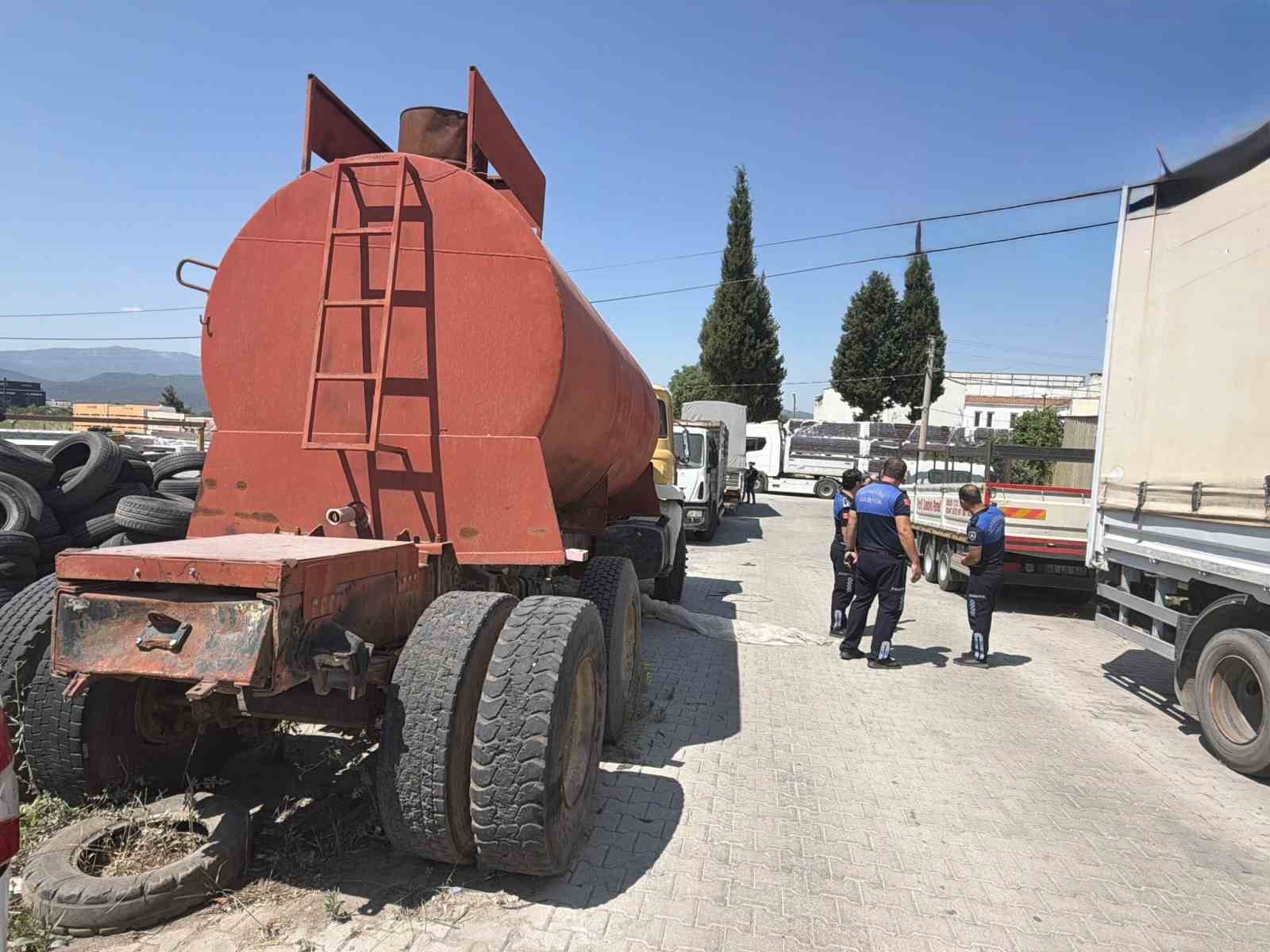 Yatağan’da zabıta ekiplerinden hurda araç operasyonu