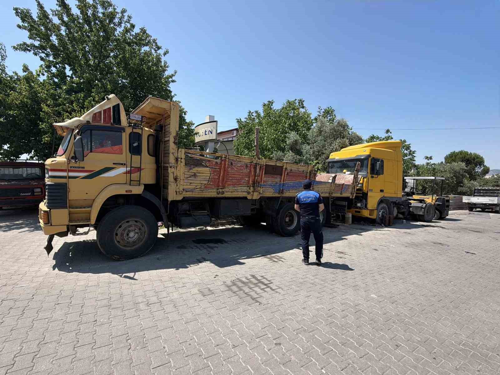 Yatağan’da zabıta ekiplerinden hurda araç operasyonu