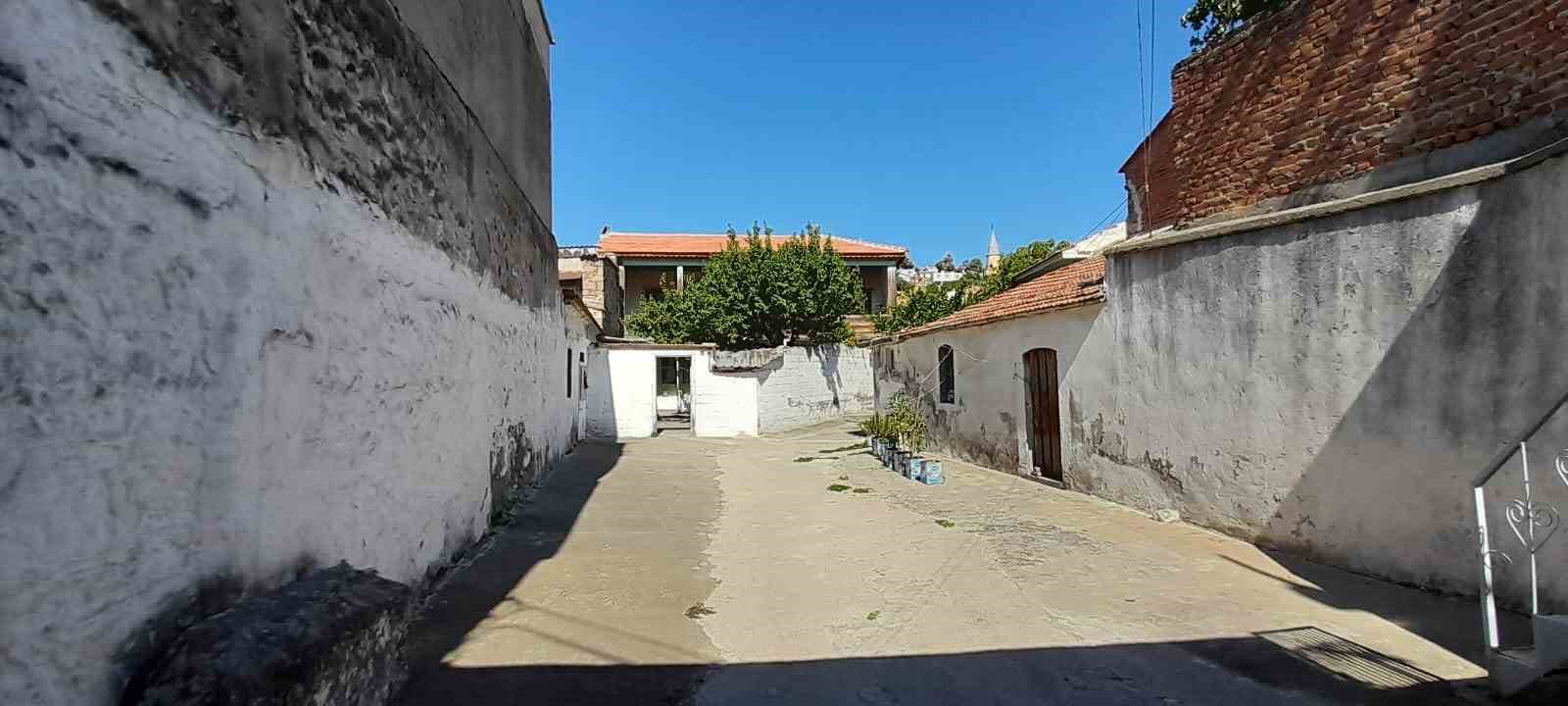 Bergama’nın 220 yıllık tarihi şapeli satışa çıkarıldı
