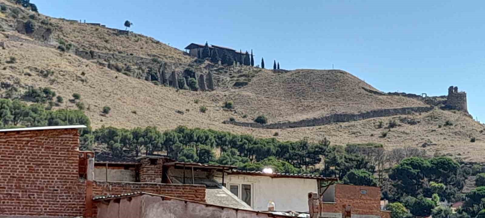 Bergama’nın 220 yıllık tarihi şapeli satışa çıkarıldı