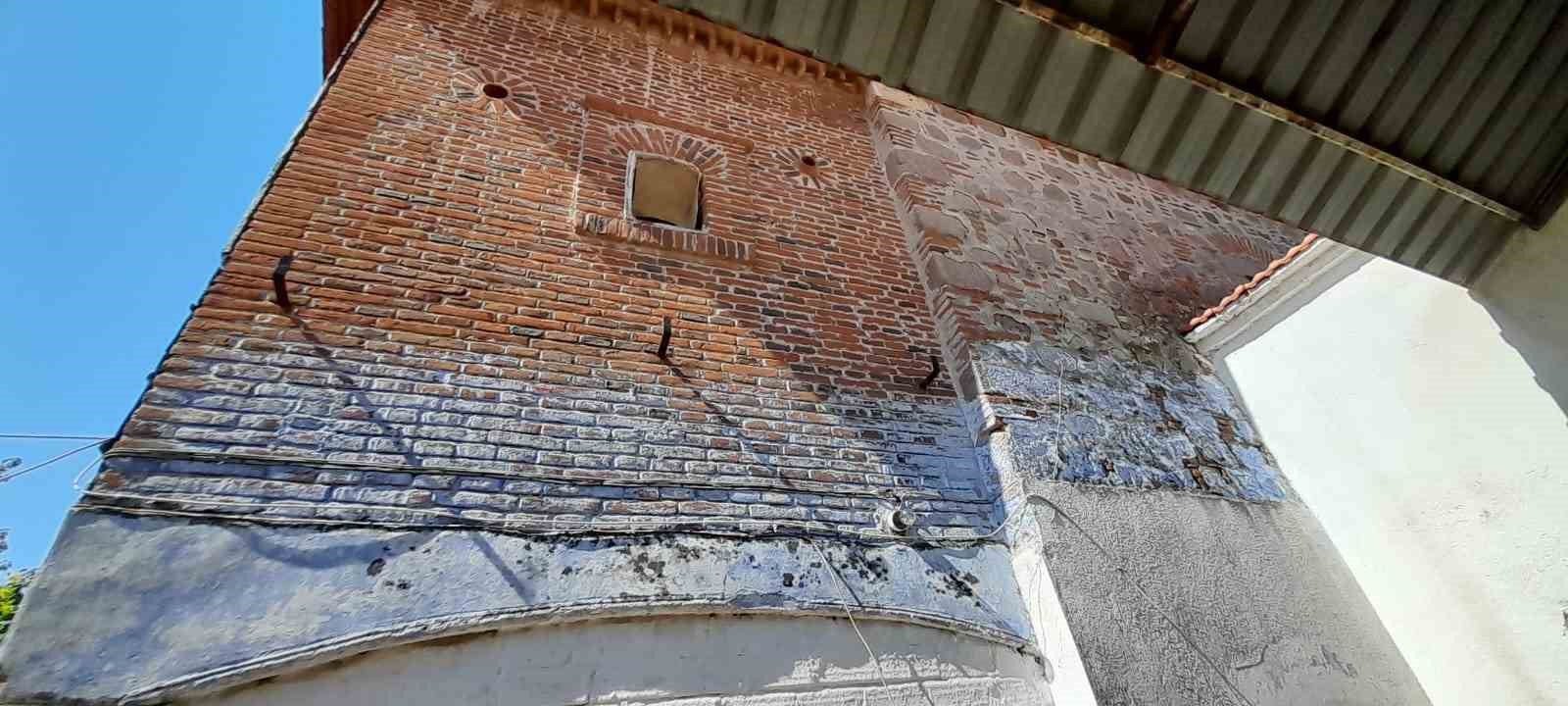 Bergama’nın 220 yıllık tarihi şapeli satışa çıkarıldı