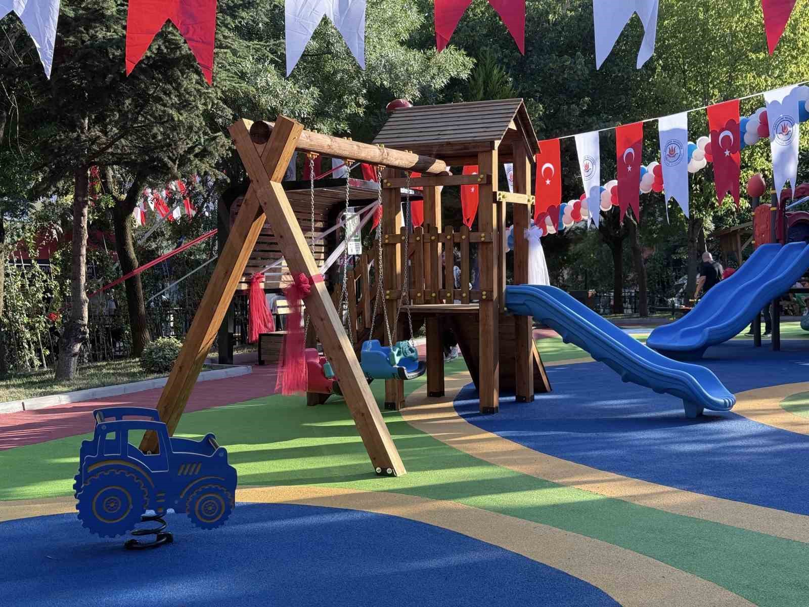 Kağıthane’de yenilenen Muammer Aksoy Parkı’nın açılışı yapıldı