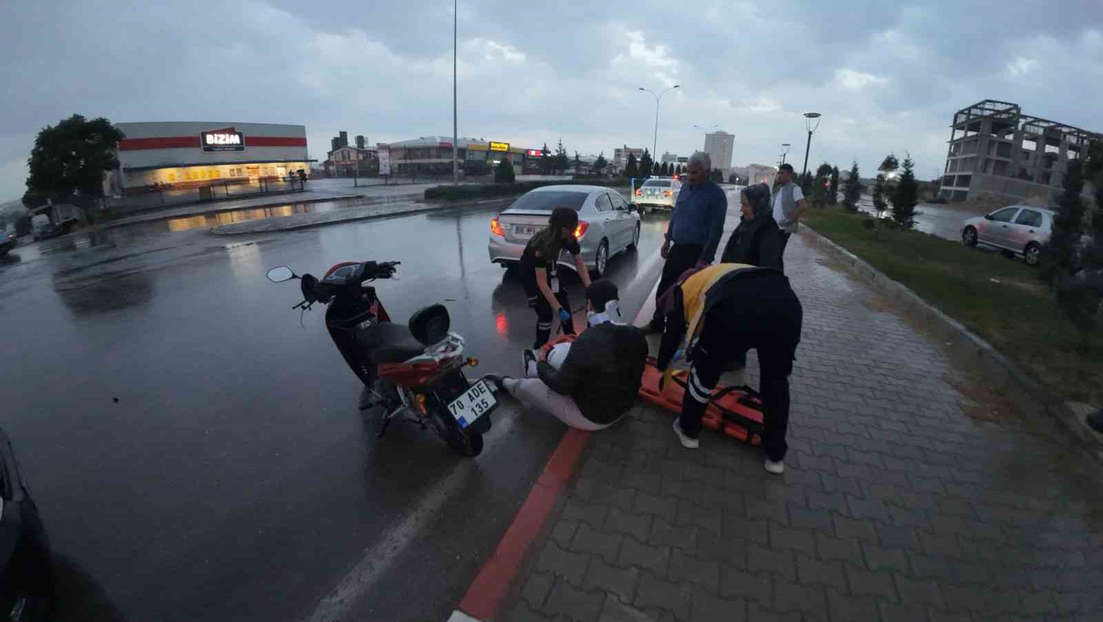 Hafif ticari araçla motosiklet çarpıştı: 1 yaralı