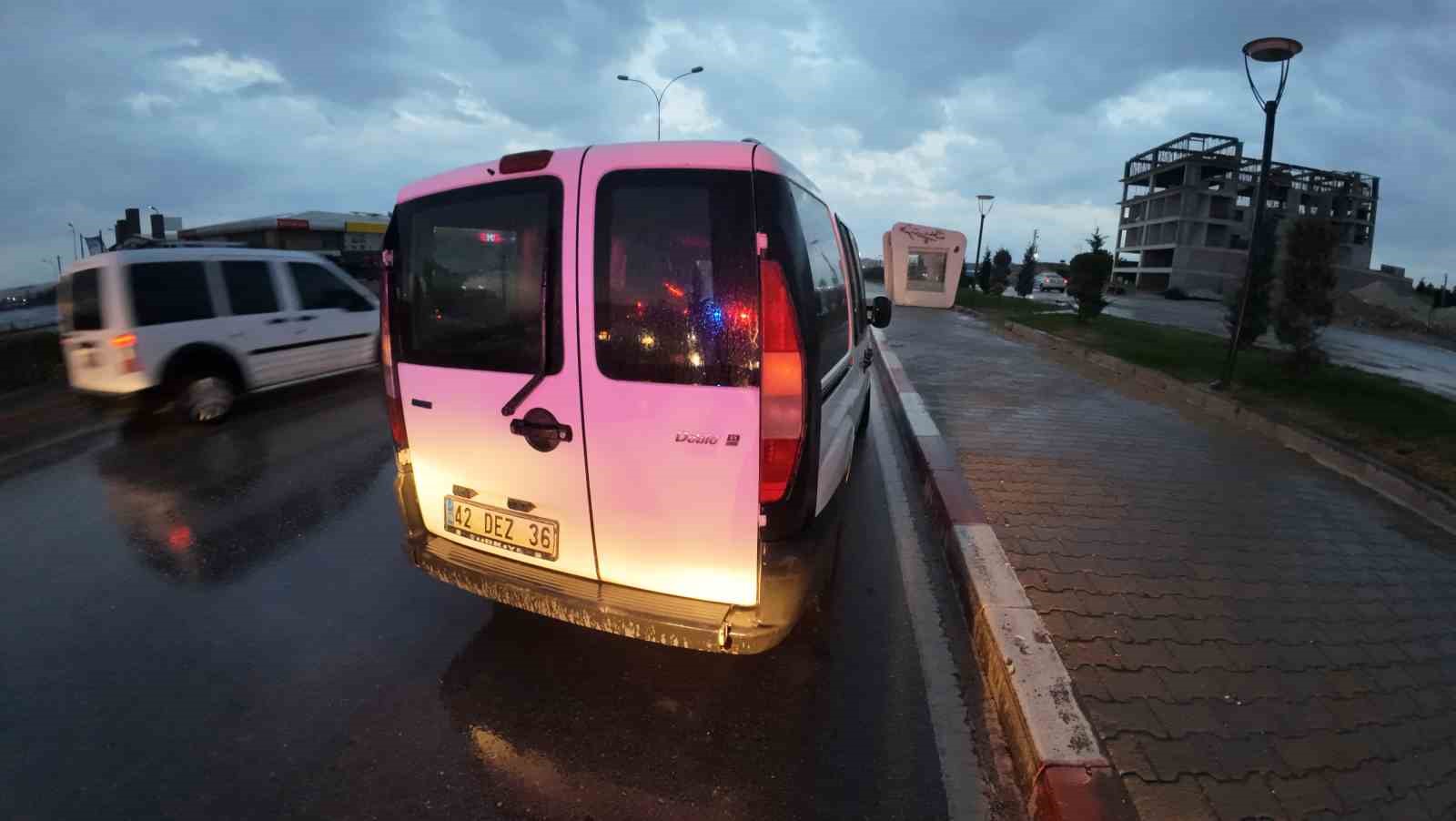 Hafif ticari araçla motosiklet çarpıştı: 1 yaralı