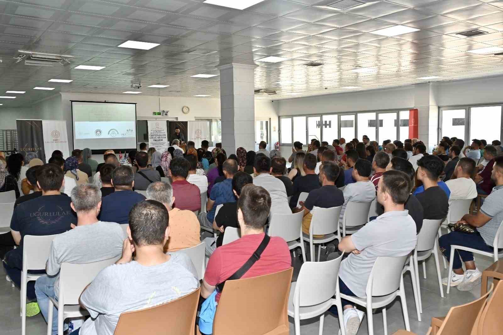 Uğurlular Tekstil ‘Üreten Eller, Güçlü Aileler’ projesine ev sahipliği yaptı