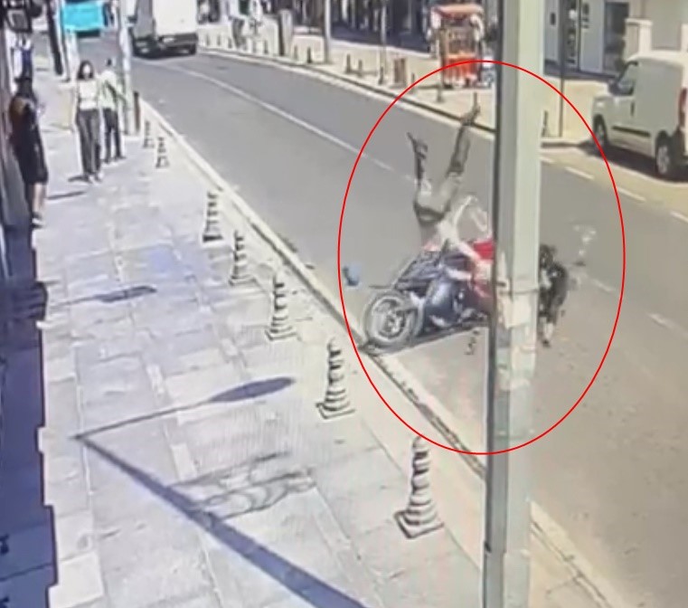 Tekirdağ’da yayanın dikkatsizliği kazayla sonuçlandı: 2 yaralı