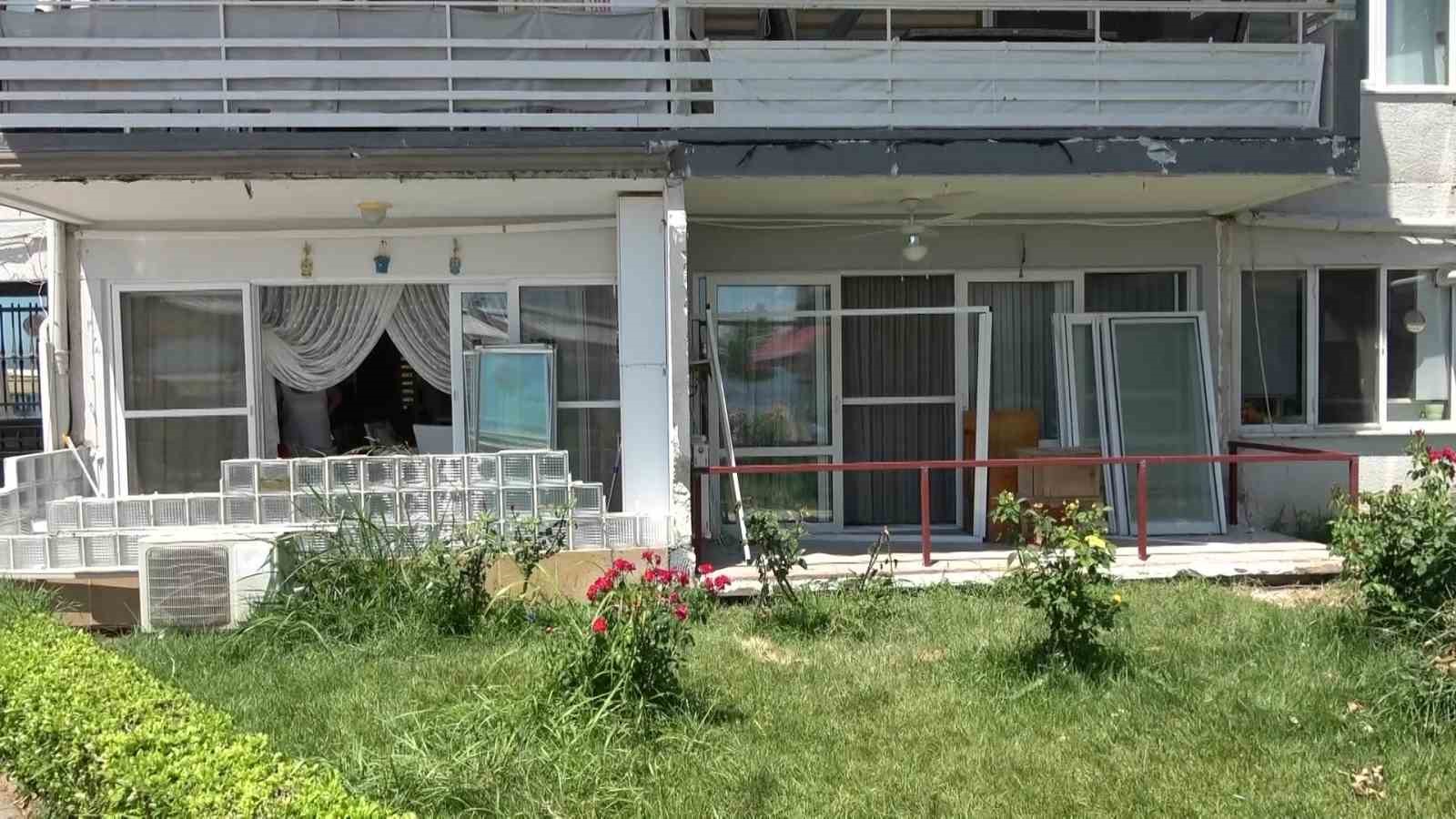 20 santimetrelik balkon çıkıntısı için kepçeli yıkıma ev sahipleri isyan etti