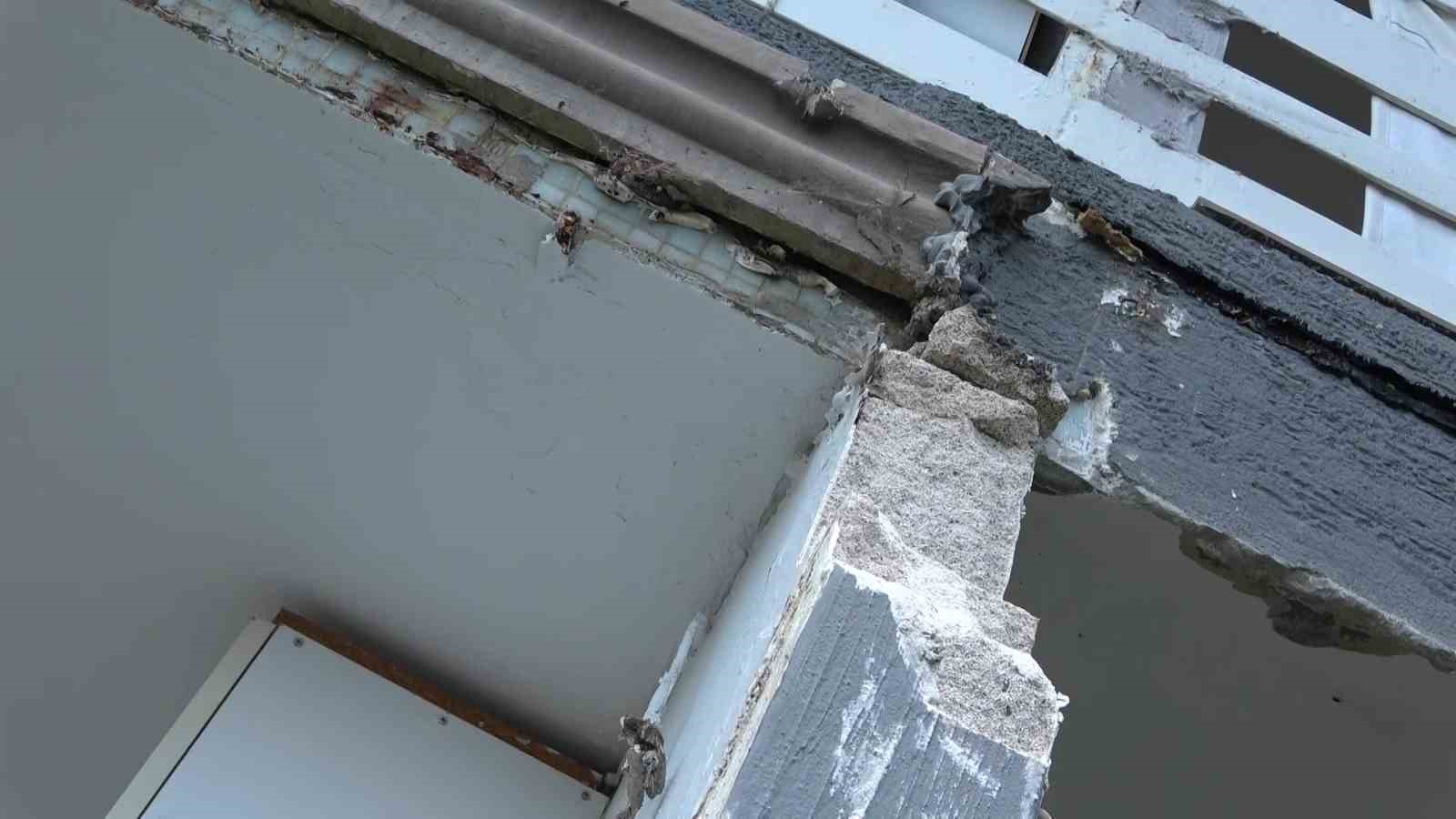 20 santimetrelik balkon çıkıntısı için kepçeli yıkıma ev sahipleri isyan etti