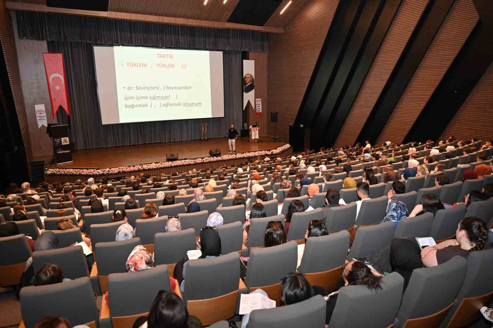 Isparta Belediyesi’nden KPSS adaylarına ücretsiz destek