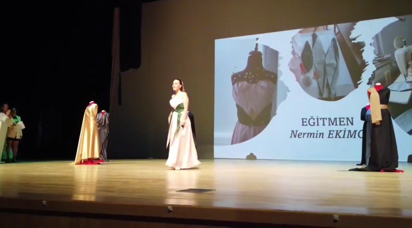 Pamukkale’de el emeği elbiseler görücüye çıktı