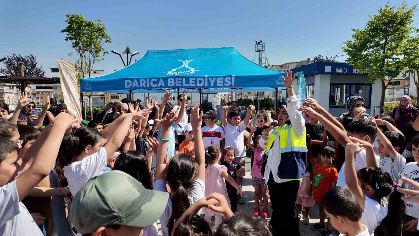 Bu otobüs ile mahalle şenlendi
