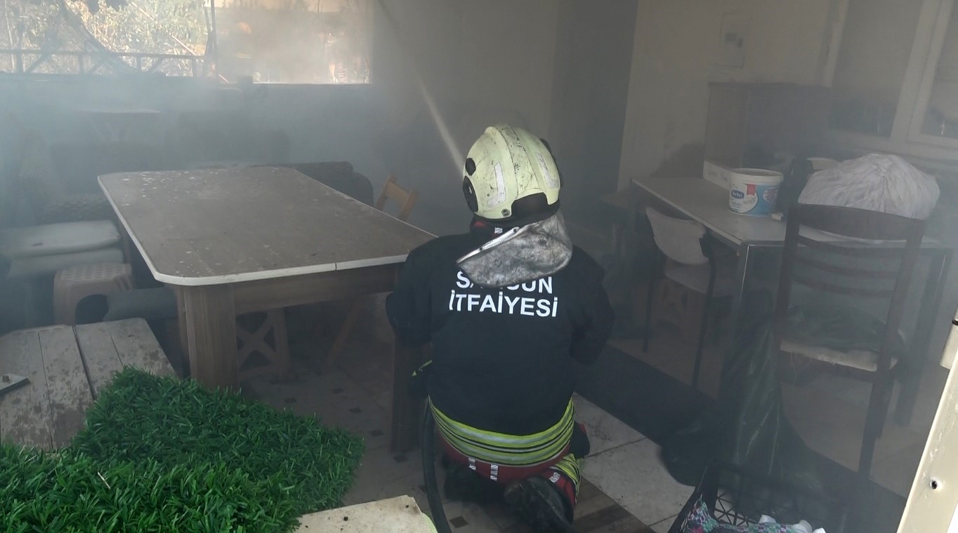 Bafra’da bağ evi alevlere teslim oldu: 1 büyükbaş hayvan telef oldu