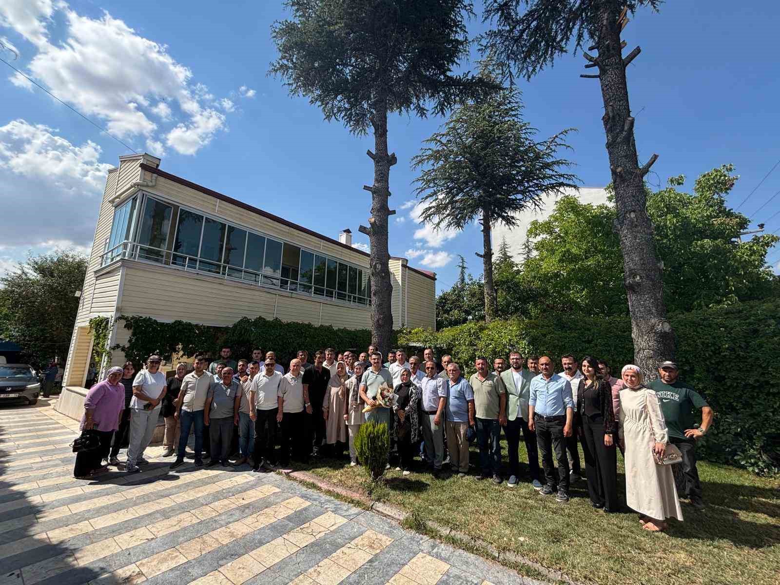 Gönüllere dokunan Emirdağ Kaymakamı konvoyla uğurlandı