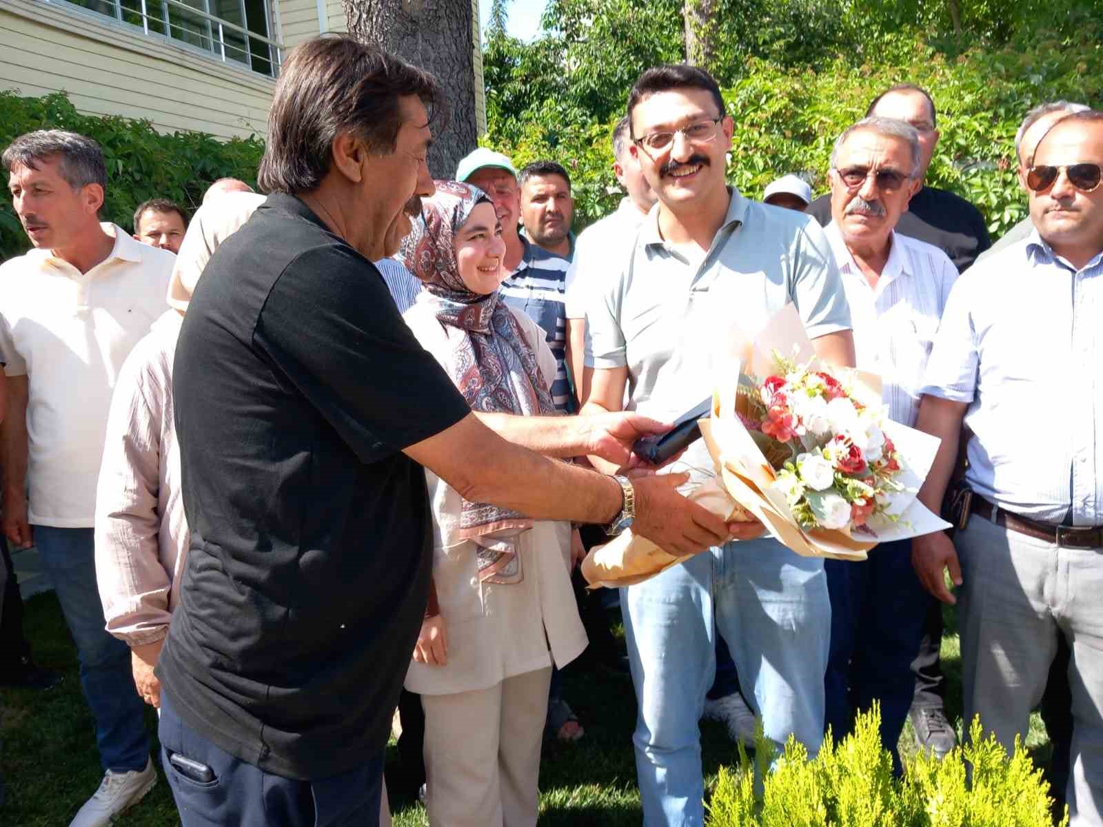 Gönüllere dokunan Emirdağ Kaymakamı konvoyla uğurlandı