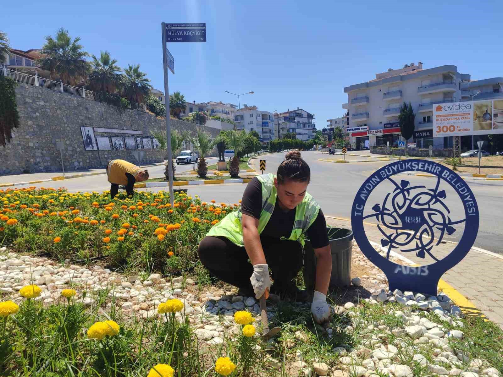 Kuşadası’nda yeşil alanlarda kapsamlı bakım ve düzenleme çalışması