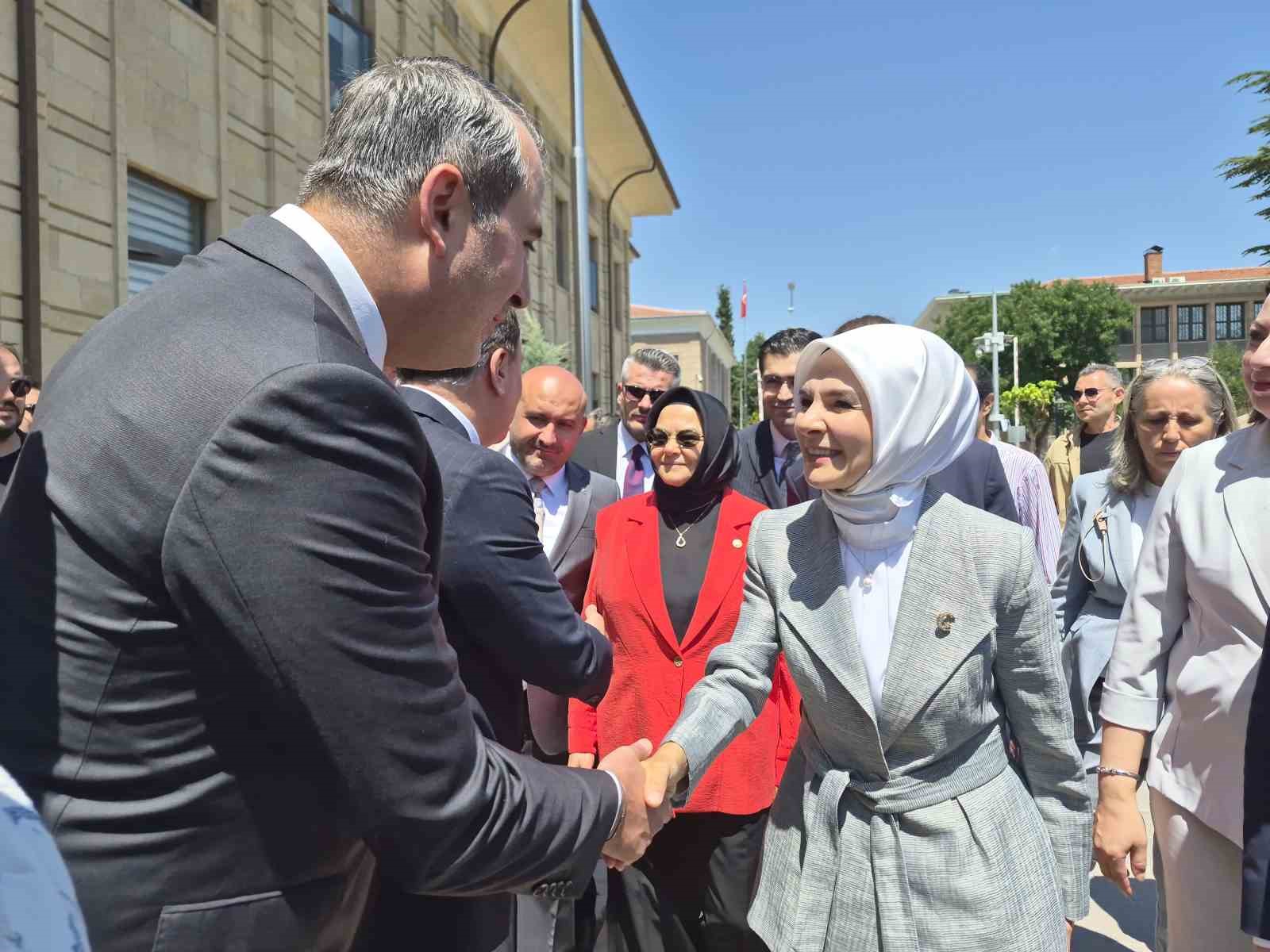 Aile ve Sosyal Hizmetler Bakanı Göktaş’tan Eskişehir Valiliği’ne ziyaret