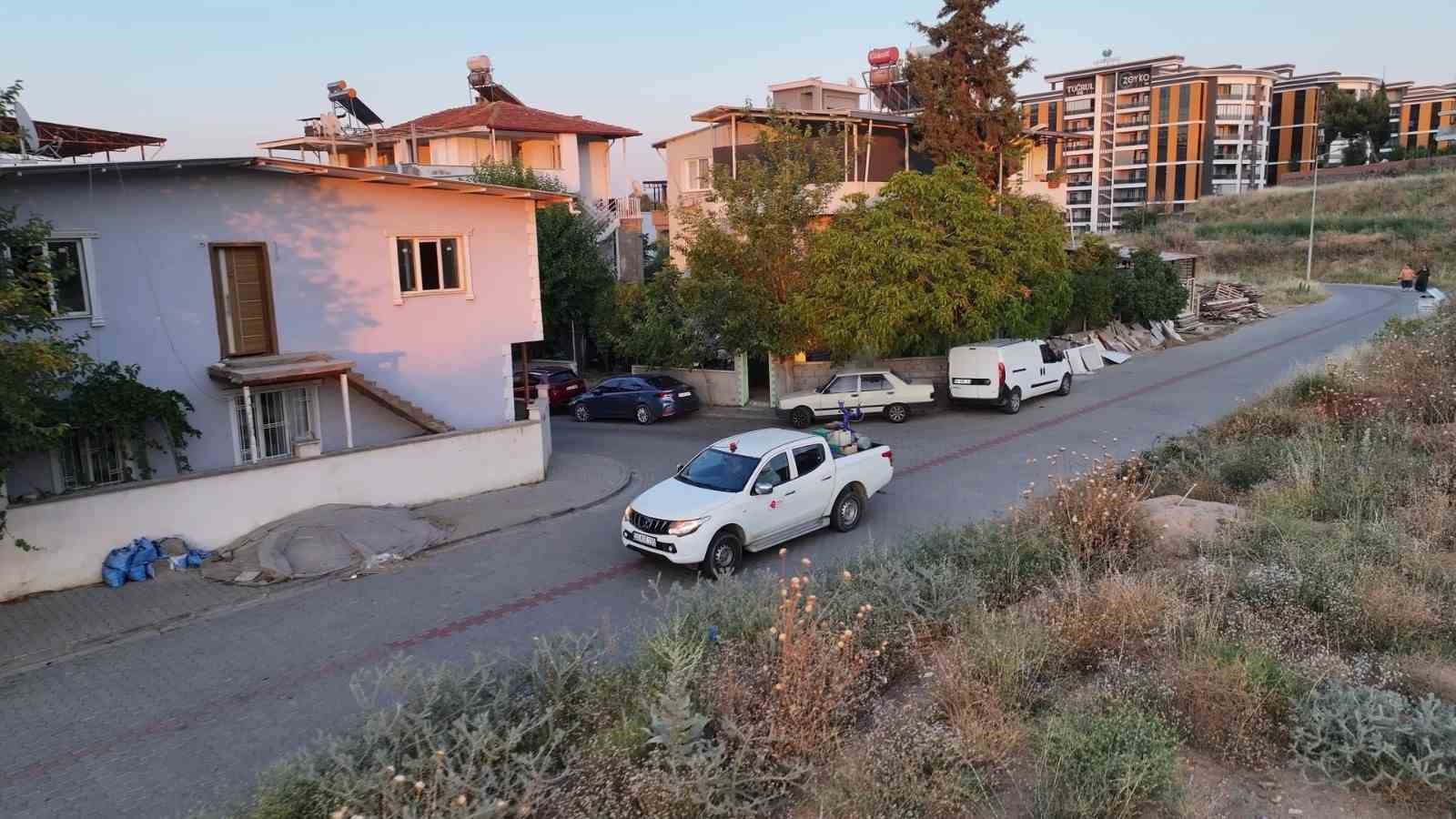 Efeler’de ilaçlama mesaisi hız kesmiyor