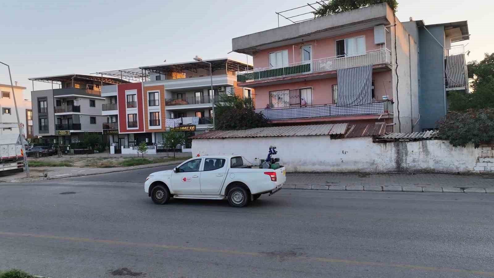 Efeler’de ilaçlama mesaisi hız kesmiyor