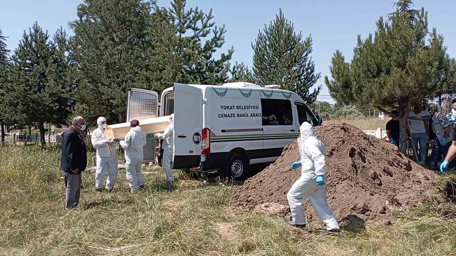 Kene tutunması sonucu ölen Dursun Almamış, KKKA tedbirleri alınarak defnedildi
