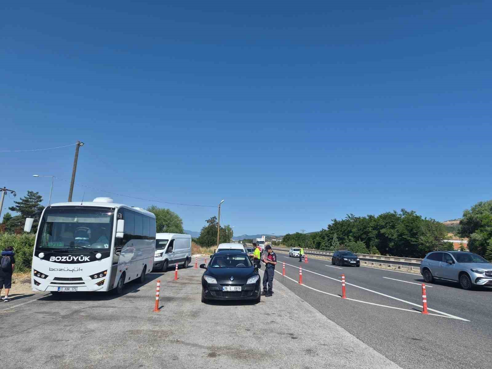 Jandarmadan geniş çaplı denetim: 4 bin 920 şahıs, 4 bin 682 araç kontrol edildi