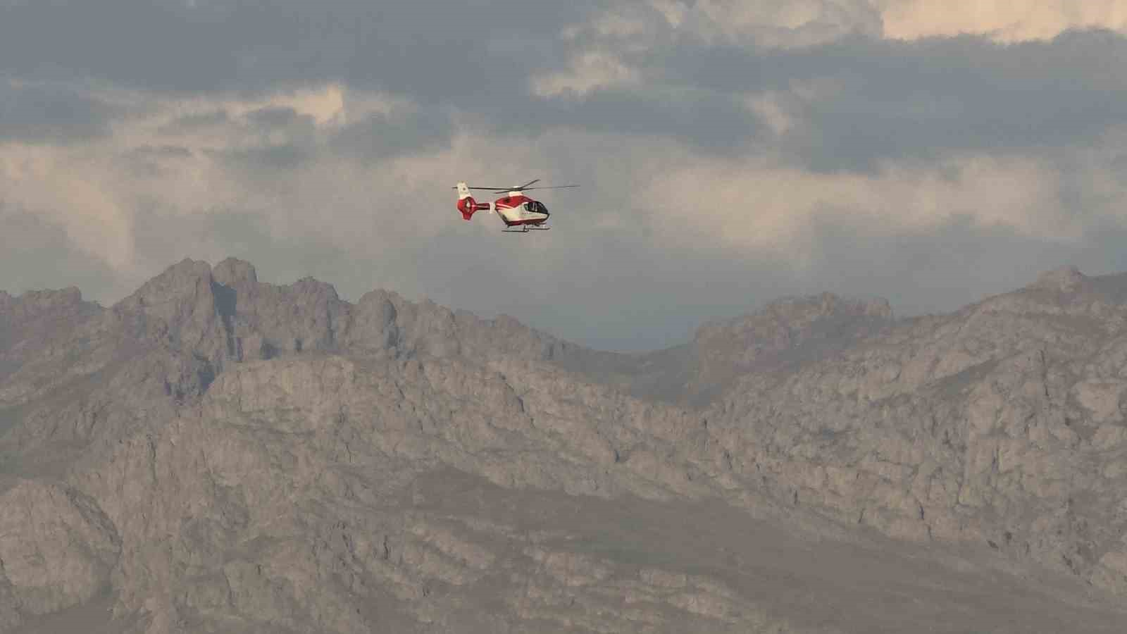 Hamile kadın ambulans helikopter ile Van’a getirildi