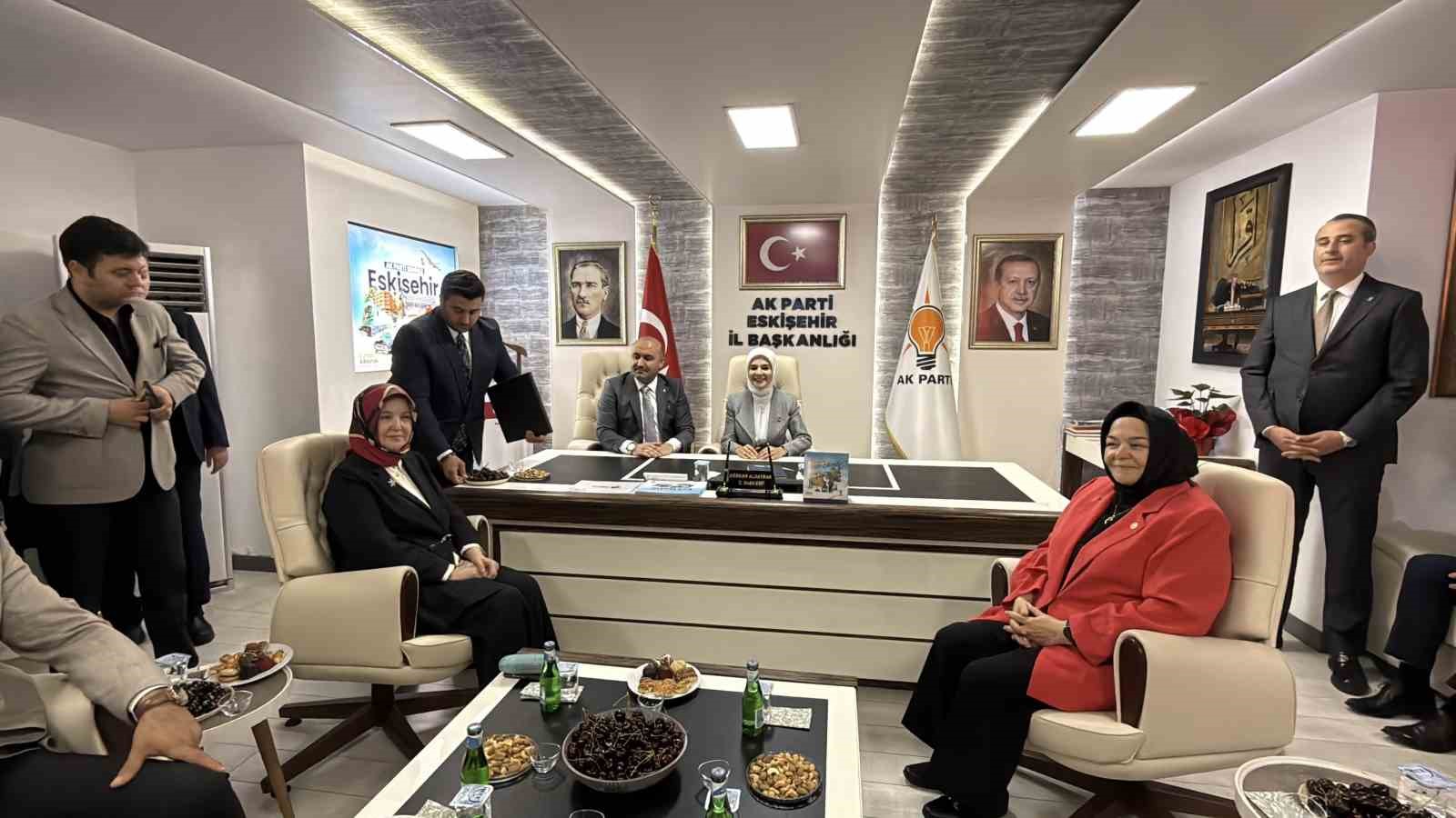 Bakan Göktaş, AK Parti Eskişehir İl Başkanlığı’nı ziyaret etti