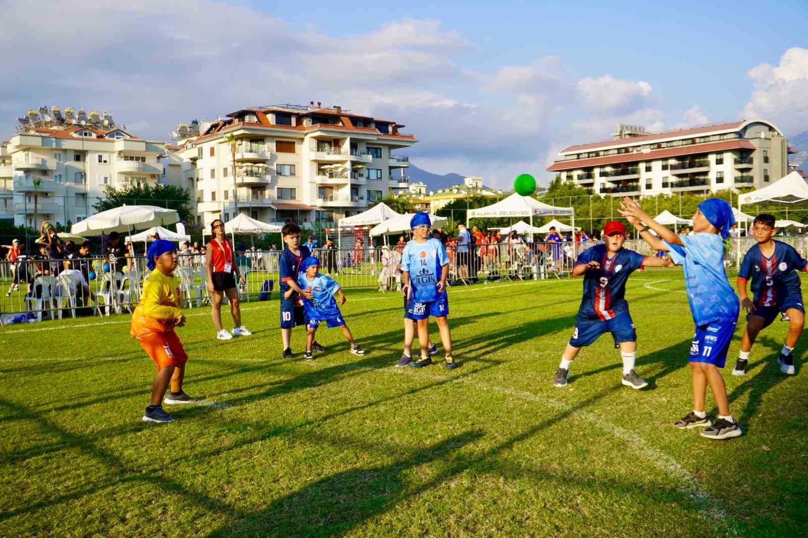 Alanya’da 2 bin kişilik hentbol şöleni başladı