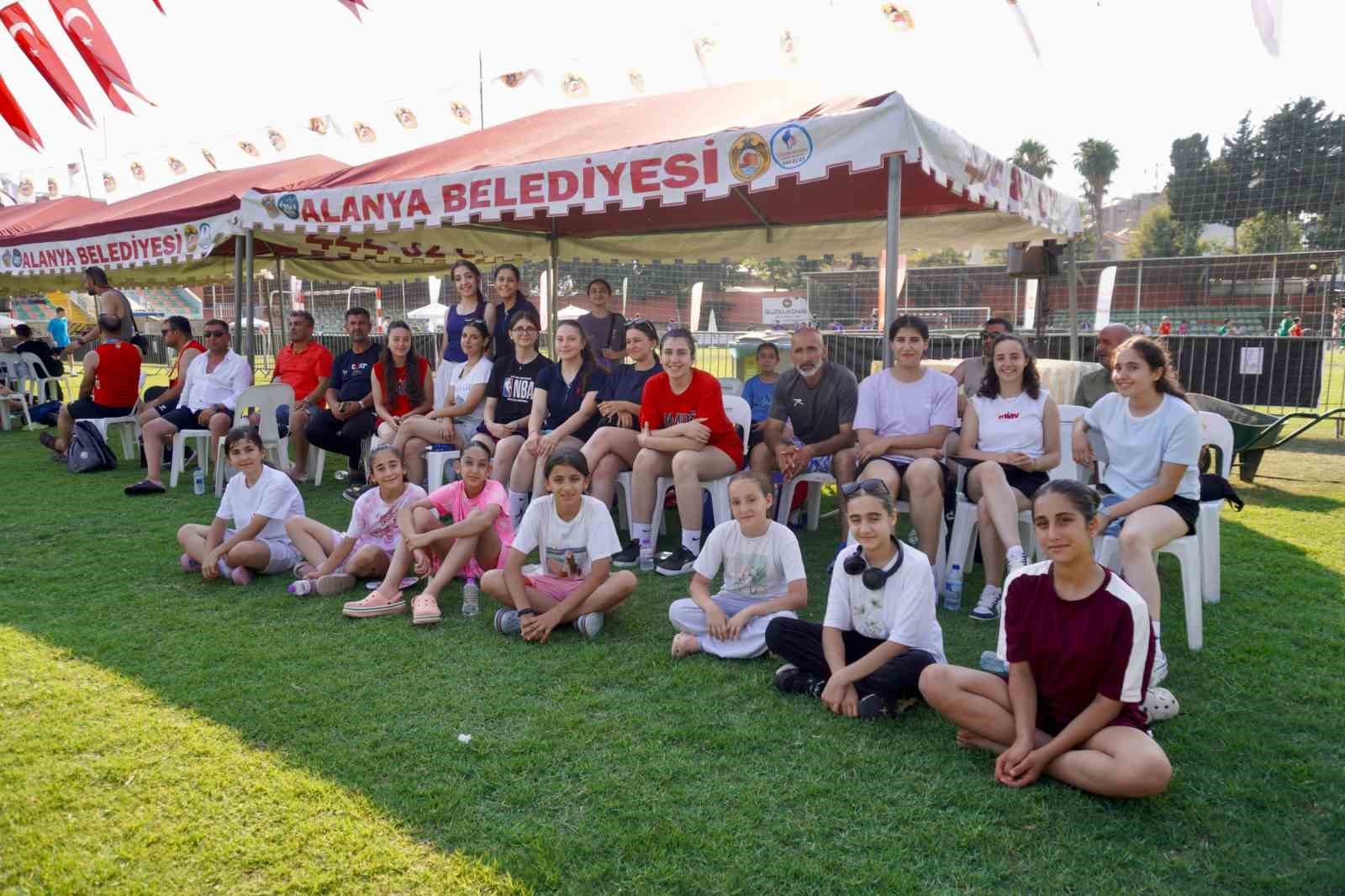 Alanya’da 2 bin kişilik hentbol şöleni başladı