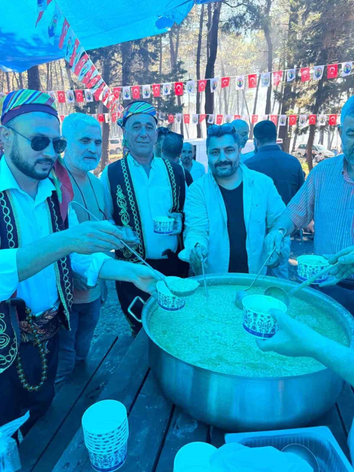 Köylüler geleneksel kır pikniğinde buluştu