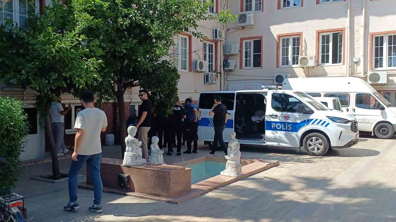 Kimlik vermek istemeyen kadın polislere zor anlar yaşattı