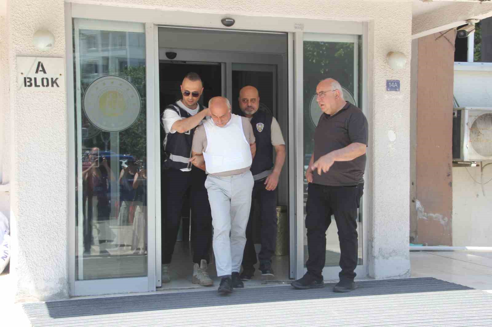 Kardeş katliamında zanlı tutuklandı: Çelik yelekle cezaevine götürüldü