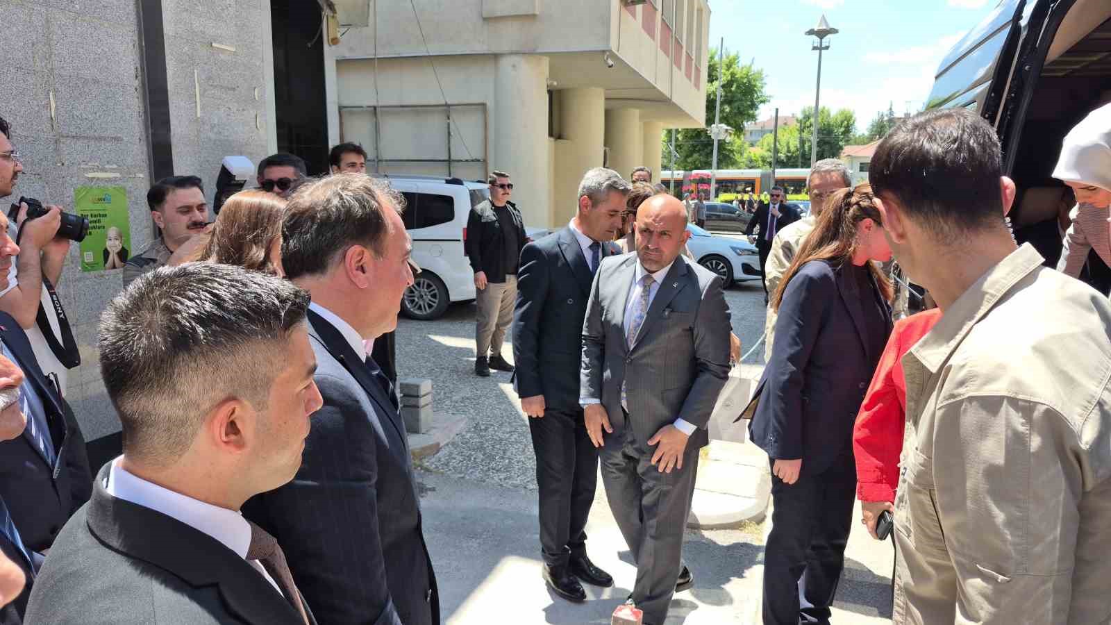 Bakan Göktaş’tan MHP Eskişehir İl Başkanlığı’na ziyaret