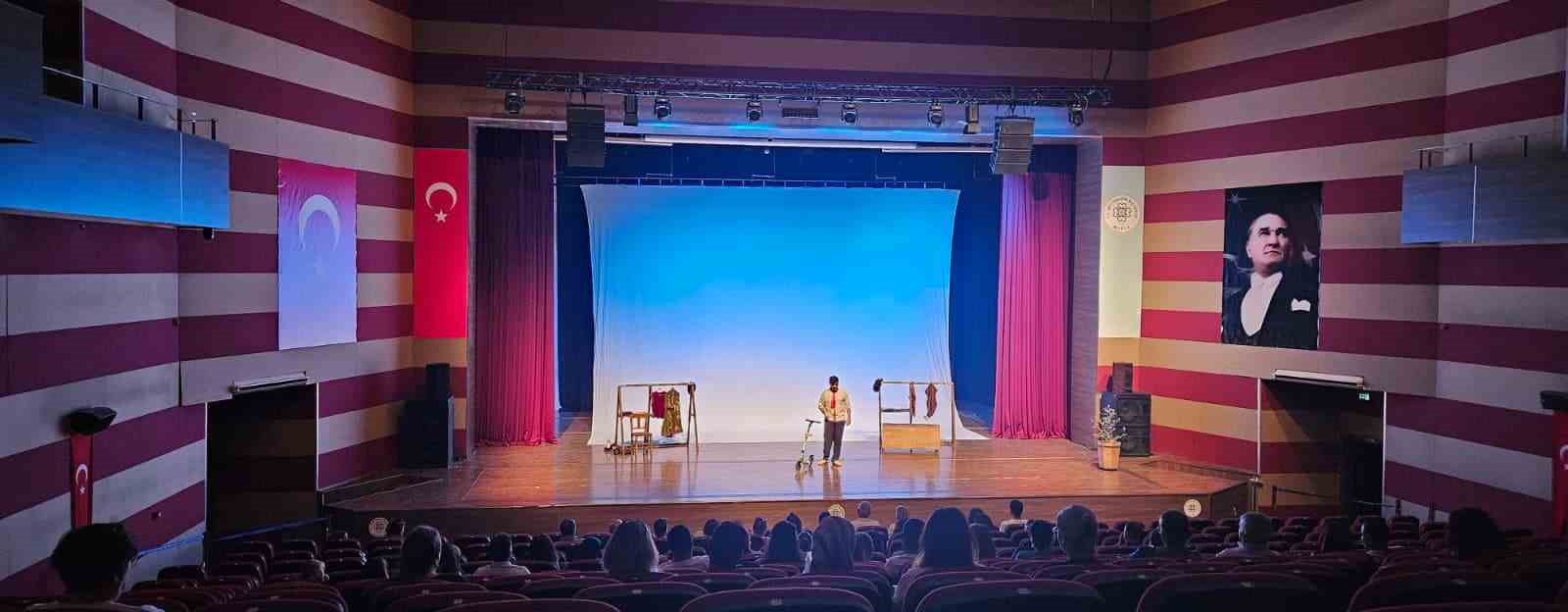 Bodrum Belediyesi Şehir Tiyatrosu Muğla’da sanatseverlerle buluştu