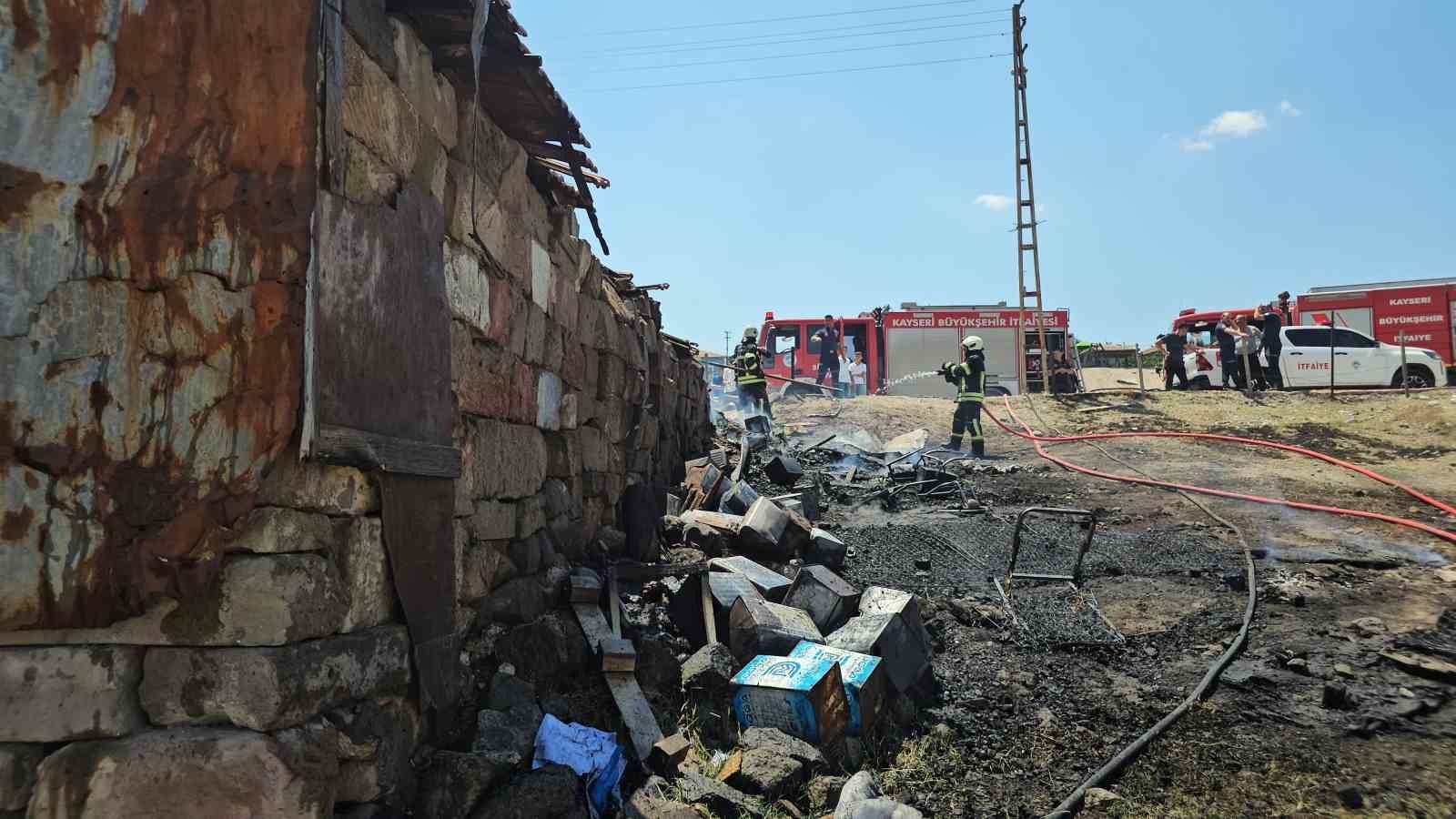 Müstakil evin kömürlüğünde çıkan yangın büyümeden söndürüldü