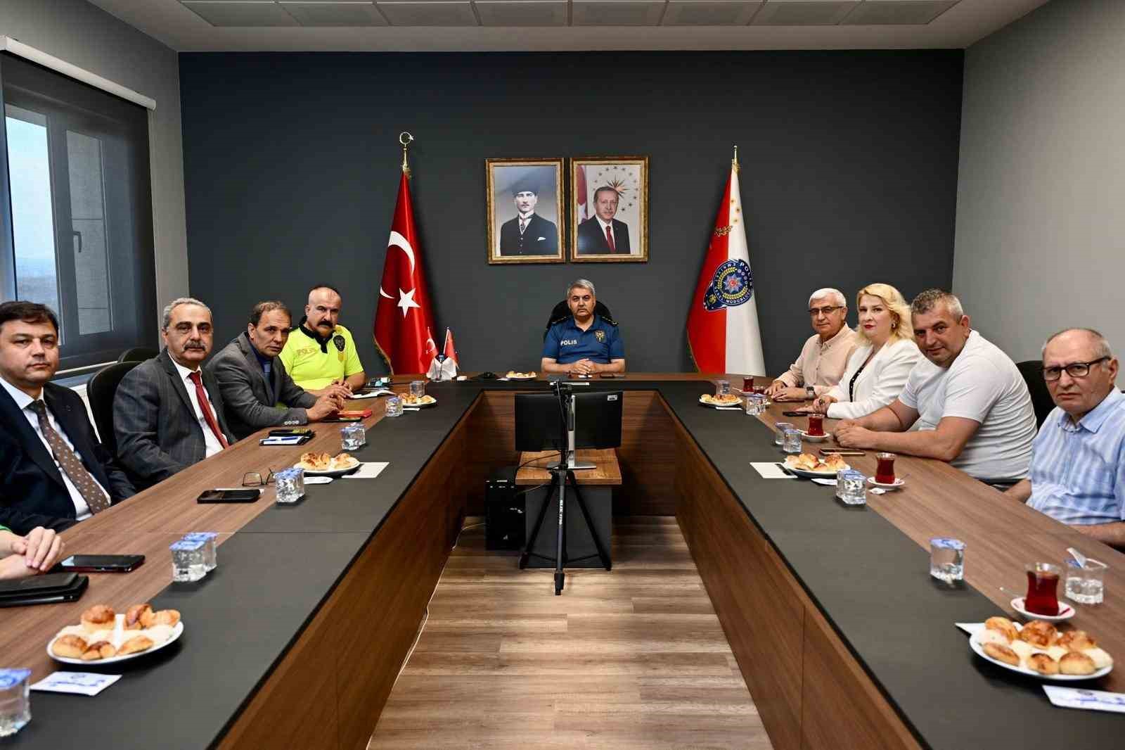 Yalova’da muhtarlarla güvenlik ve asayiş toplantısı