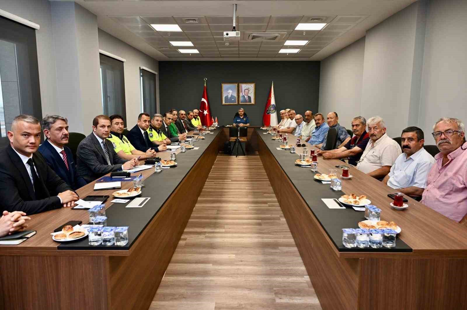 Yalova’da muhtarlarla güvenlik ve asayiş toplantısı