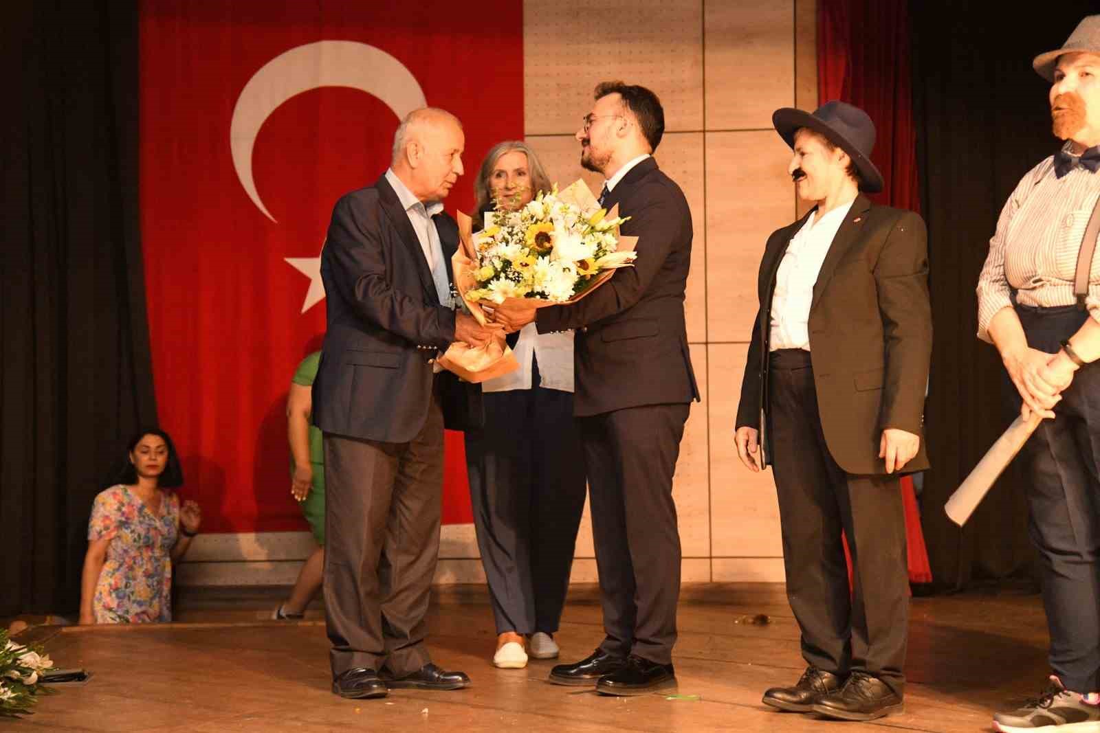 ’Benim adım kadın’ izleyenleri hem güldürdü hem düşündürdü